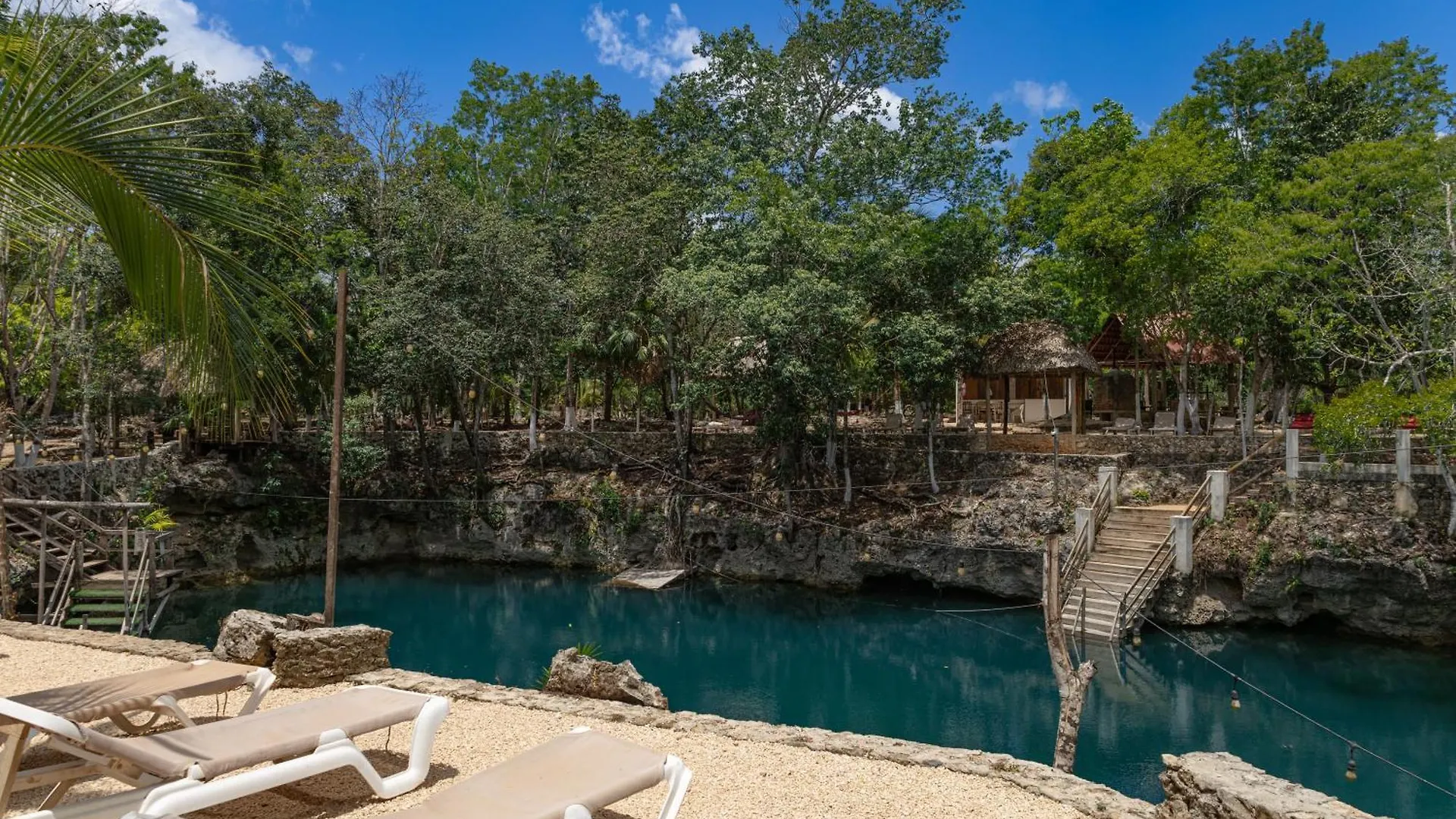 Cenote Popol Vuh Guest House Leona Vicario